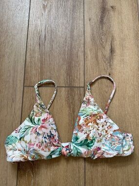 O’Neill women’s bikini top medium